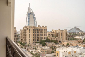 Monty Holiday Home - Beach Life Boho 1BR with Burj Al Arab View